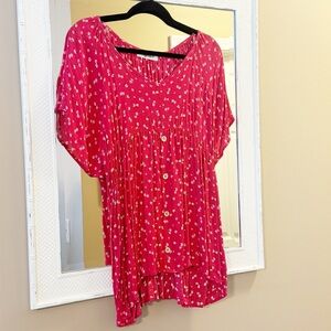 Haptics By Holly Harper Womens Red Floral Top Size Medium High Low Shirt